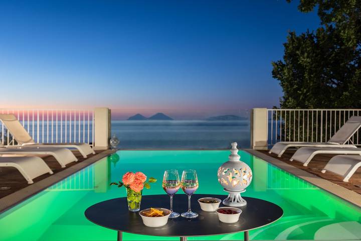 Villa per 7 persone, con Balcone e Terrazza nonché Panorama in Provincia di Messina