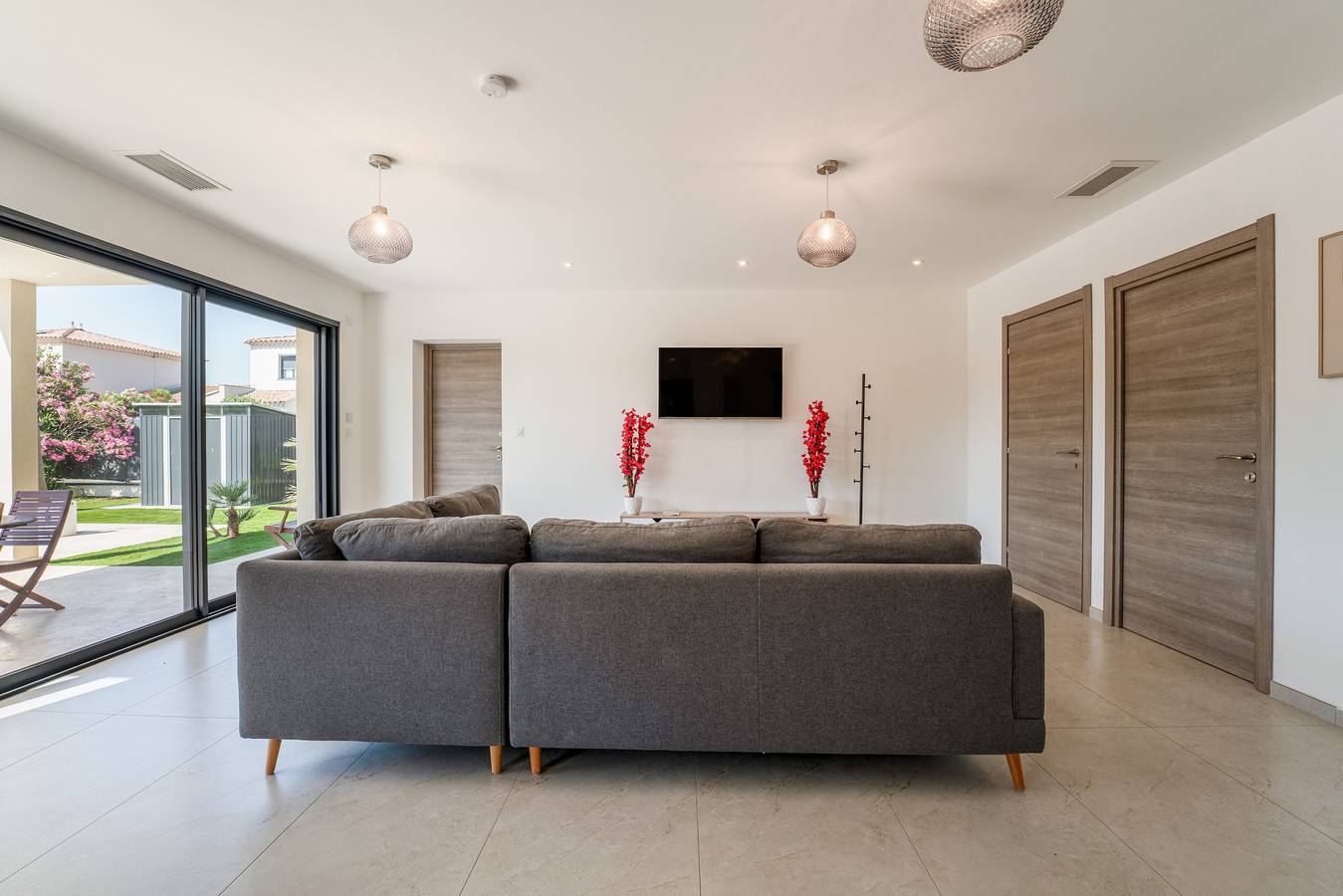 Maison de vacances « Villa Moderne Avec Piscine » avec piscine privée, Wi-Fi et climatisation in Beaucaire, Région de Nîmes
