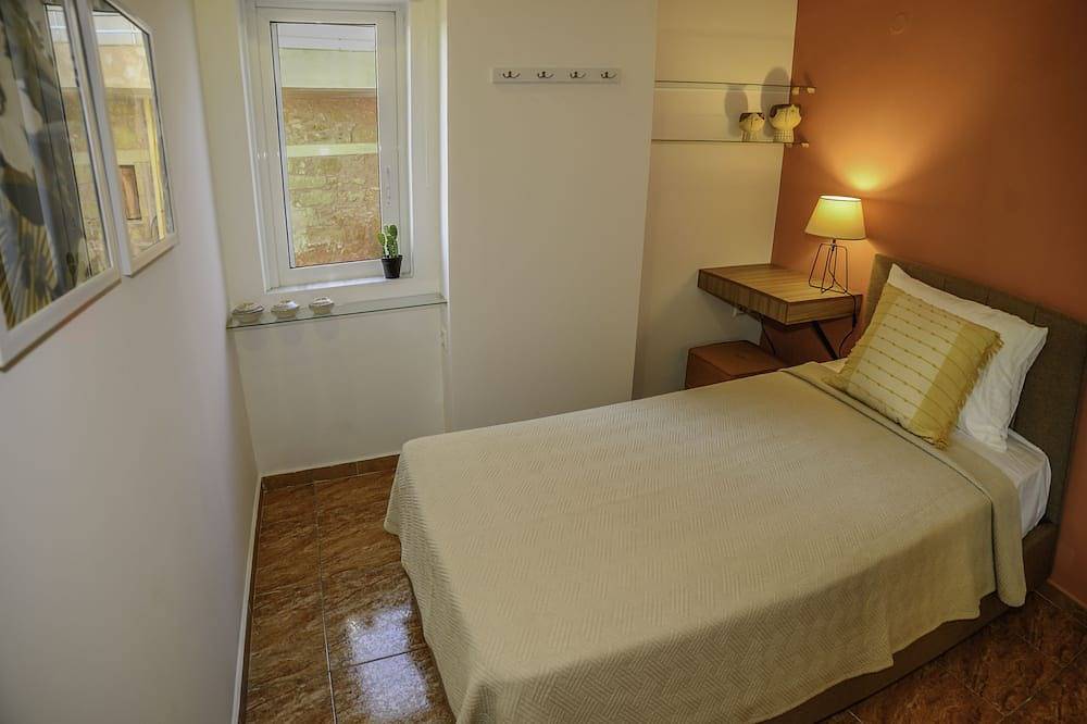 Ganze Wohnung, Mpoulakis Apt 46, 3 bedroom family apartment next to my photo studio in Kissamos, Chania und Umgebung