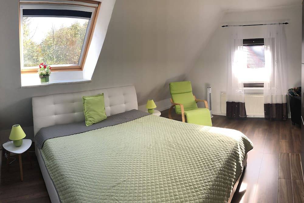Entire apartment, 85 m² apartment, outskirts - 3 rooms, kitchen, bathroom, 15 m² south-west balcony in Leipzig-Southeast, Leipzig