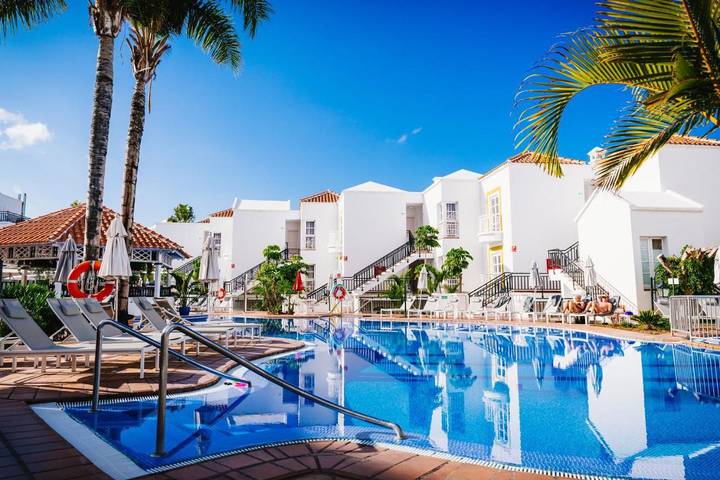 Ferienhaus für 4 Personen, mit Ausblick und Garten sowie Pool und Kinderpool, kinderfreundlich