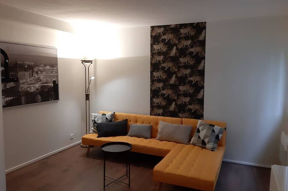 Appartement entier, Studio sleeping up to 4 in Forêt des 3 Pignons in Noisy-sur-École, Seine-et-Marne