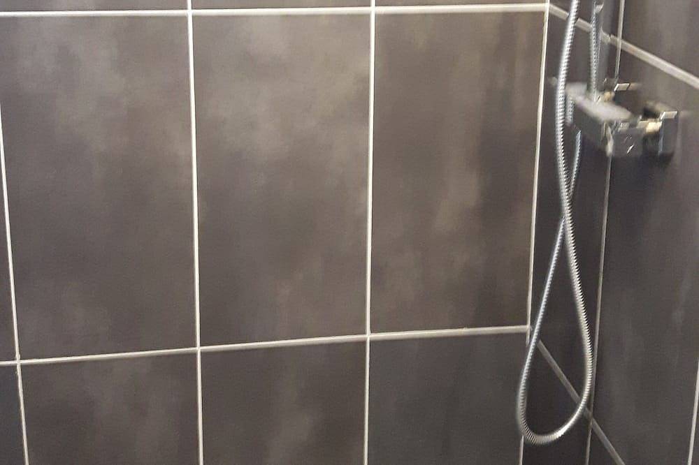 Charmente Haus am Fuße des Luberon Studio 4 Personen Pool und Spa in Velleron, Vaucluse