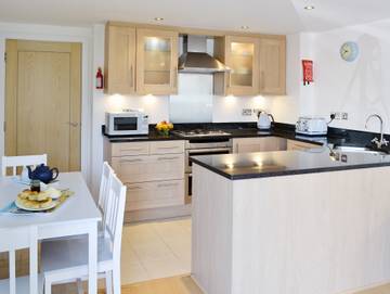 Vacation Rental for 4 Guests in West Bay, Jurassic Coast, Picture 3