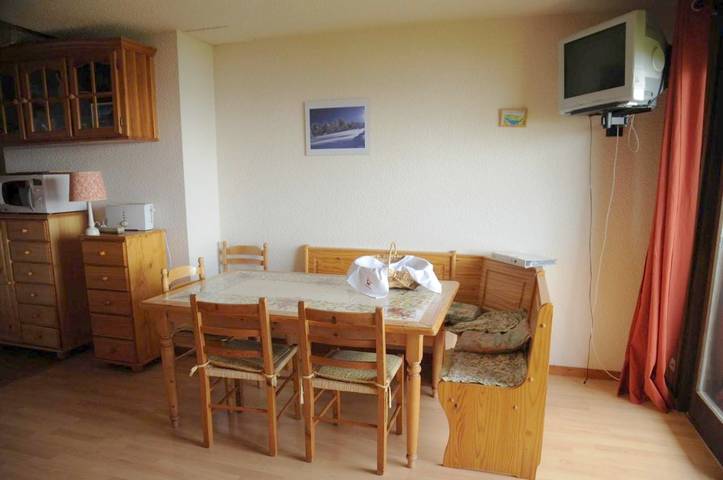 Gîte pour 7 personnes, avec vue sur le lac ainsi que vue et balcon, adapté aux familles à Thollon-les-Mémises - 3