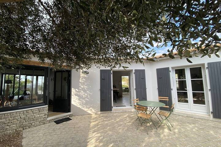 Vacation rental for 8 people, with yard in Ile de Re