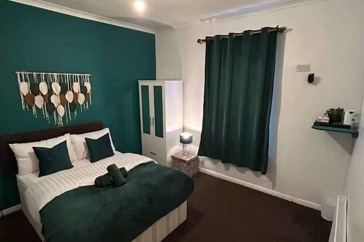 Modern 5Br house near Wolves stadium| perfect for contractors and Families. in Wolverhampton, Région de Birmingham