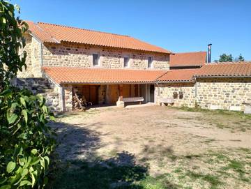 Chambre d’hôte pour 6 personnes, avec jardin et vue, adapté aux familles en Haute-Loire