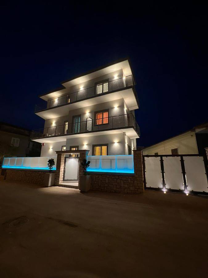 B&b per 3 persone, con Balcone e Idromassaggio nonché Terrazza e Giardino a Mondragone