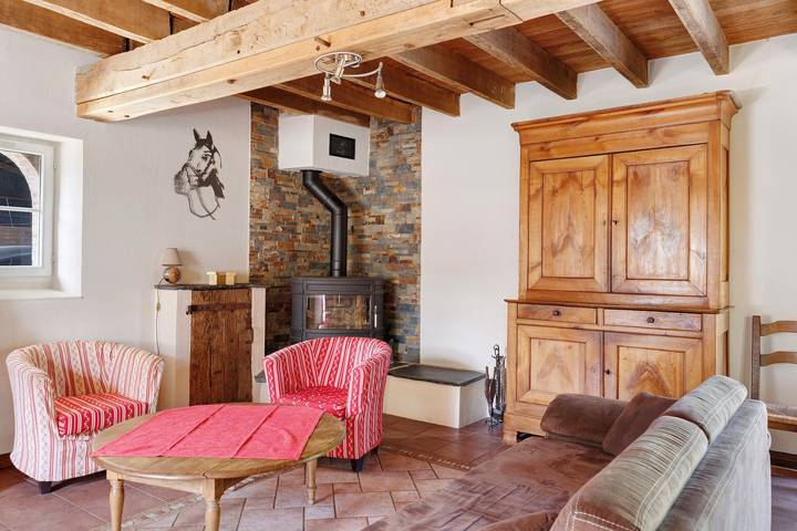 Gîte Le Relais Des Hirondelles : Vue sur lac, terrasse privée et Wi-Fi in Segré-en-Anjou-Bleu, Région de Segré