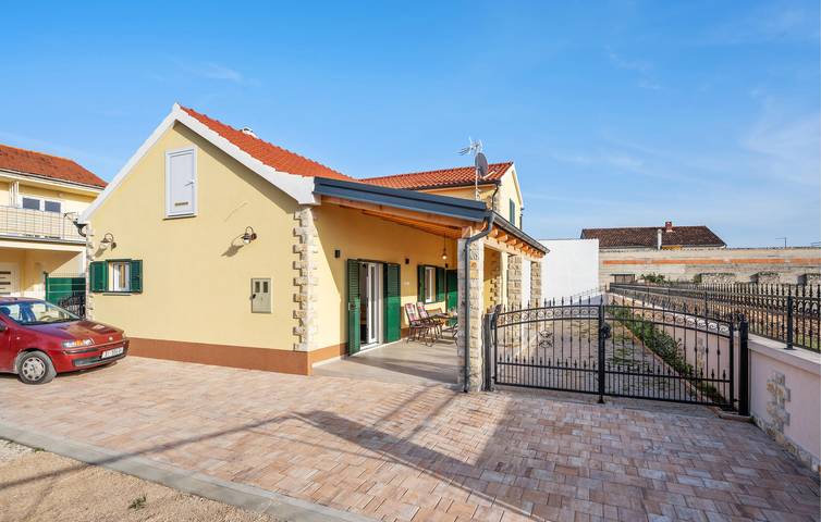 Location de vacances pour 8 personnes, avec terrasse à Vodice - 2