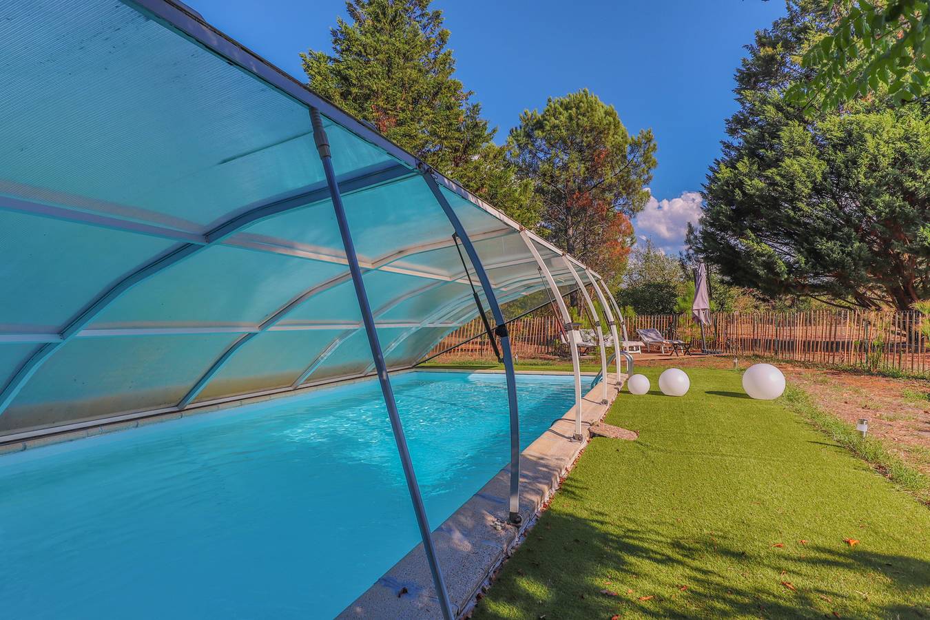 Les Maisons Des Houssats avec piscine partagée et terrasse privée. in Trensacq, Landes