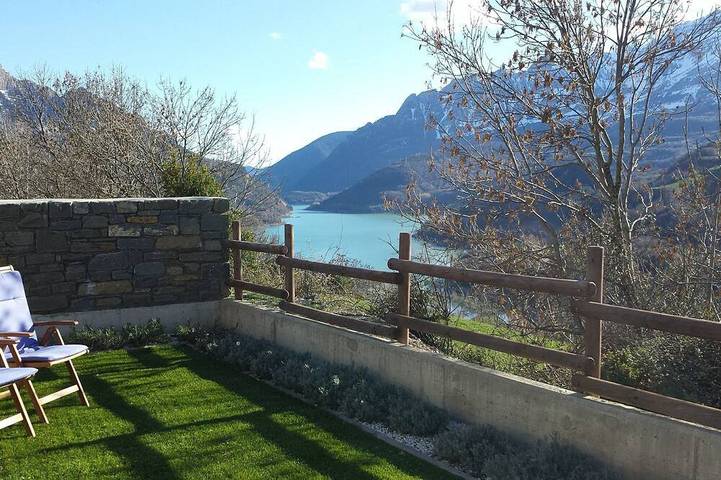 Gîte pour 6 personnes, avec Jacuzzi et Jardin ainsi que Piscine et Sauna à Panticosa