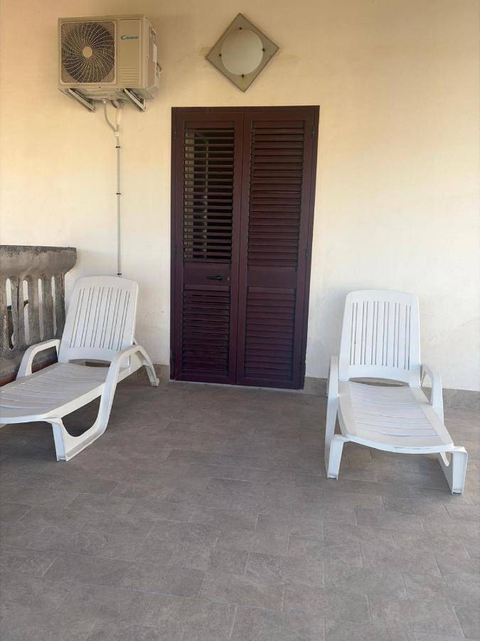 Gîte pour 4 personnes, avec Balcon ainsi que Terrasse et Vue à Agnone Bagni - 2