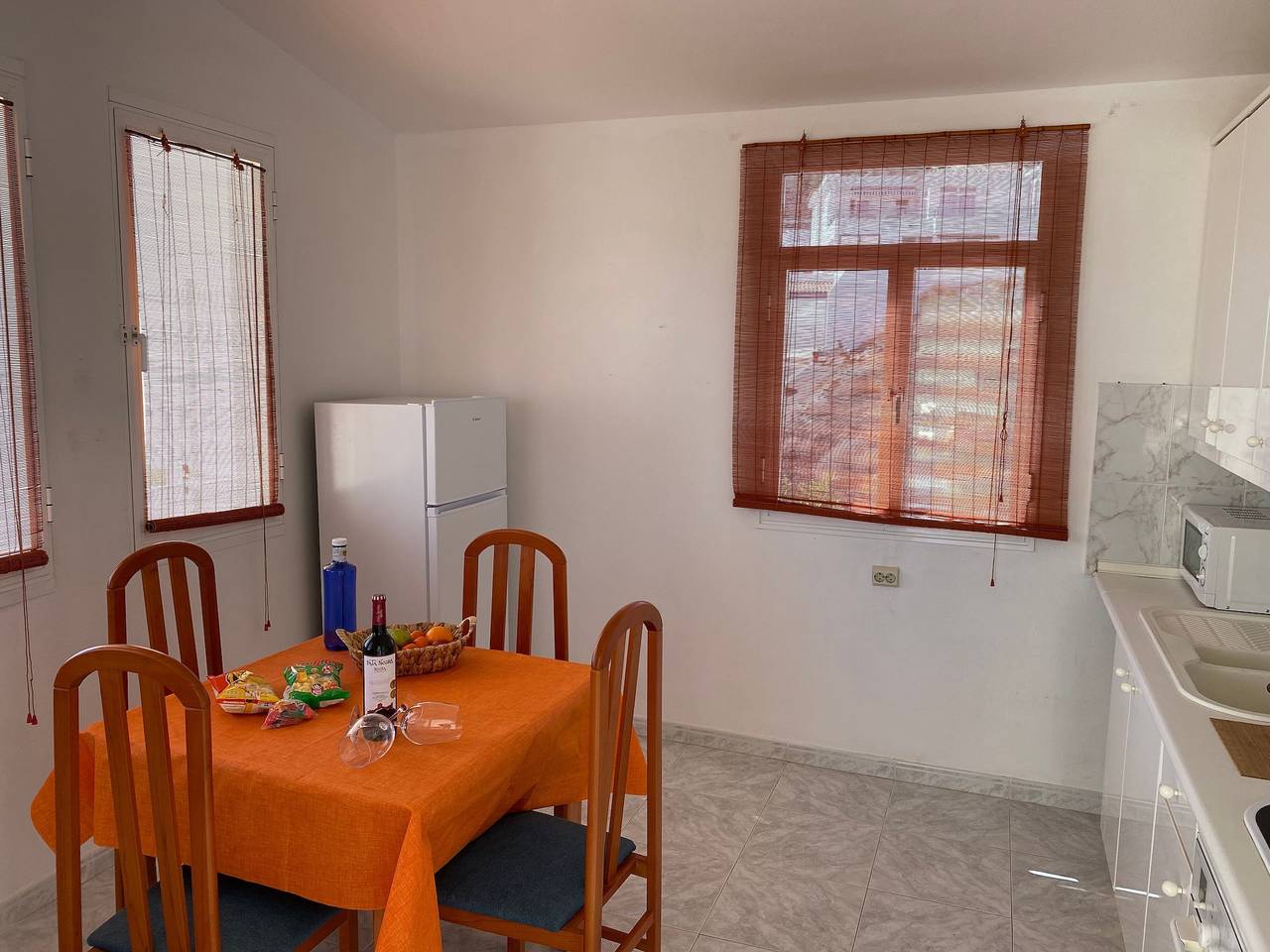 Ganze Wohnung, Ferienwohnung 'Villa Gabriela' mit Meerblick, privater Terrasse und Wlan in Tarajalejo, Tuineje