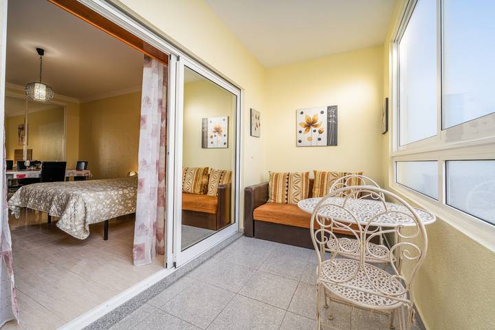 Apartamento para 2 personas, con jardín y balcón en Porches