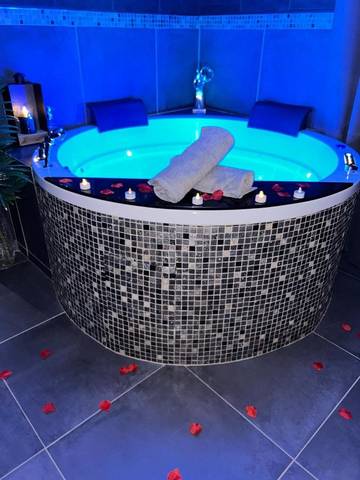 Gîte pour 2 personnes, avec jardin et jacuzzi, animaux acceptés à Sernhac