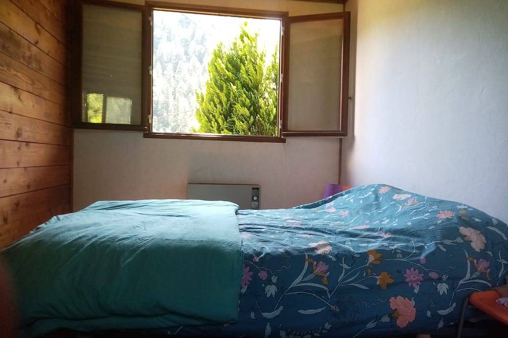 Chalet with panoramic view, optimum sunshine! in Mont-Dore, Parque Natural Regional Volcans d'Auvergne
