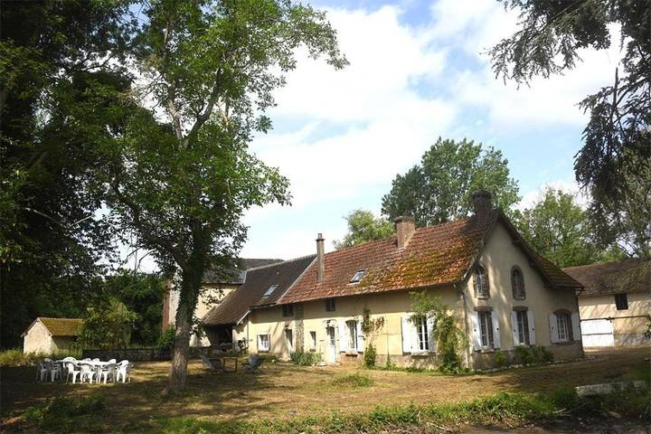 Location de vacances pour 9 personnes, avec vue et terrasse dans Châtillon-Coligny
