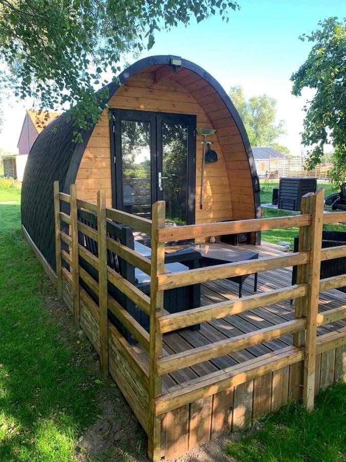 Gîte pour 3 personnes, avec terrasse ainsi que vue et jardin dans Cappelle-Brouck