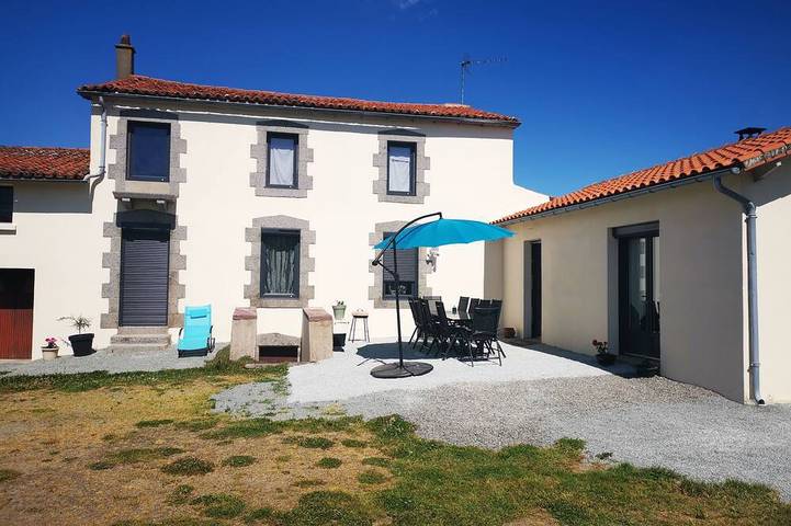 Chambre d’hôte pour 8 personnes, avec Jardin à La Forêt-sur-Sèvre