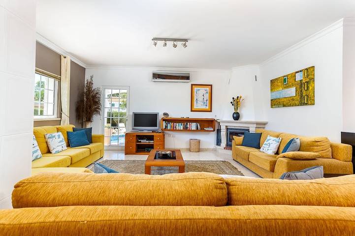 Tolles neues Ferienhaus mit 6 Sz/5 Bz & Swimmingpool in Gehentfernung vom Strand in Monte Gordo, Faro Distrikt