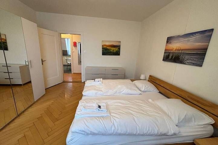 Ganze Wohnung, Spacious 2-bedroom near lake in Zürich 38 Wollishofen, Zürich