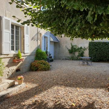 Gîte pour 2 personnes, avec terrasse ainsi que jardin et piscine dans Centre-Val de Loire