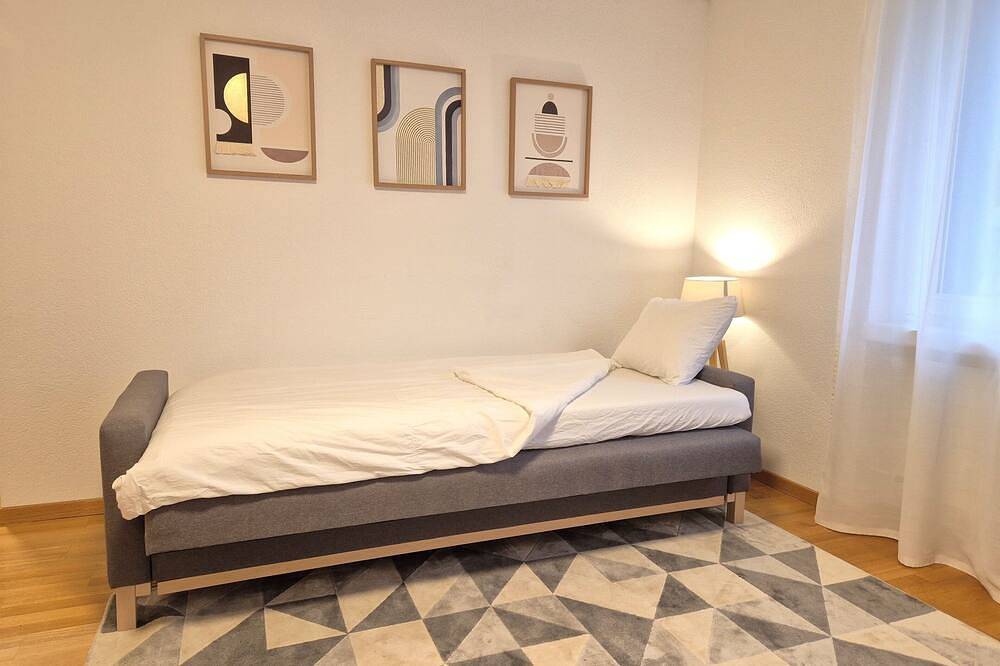 Apartamento entero, Apartment for 3, close to Zürich and Luzern, free private parking in Wohlen, Aargau-Basel