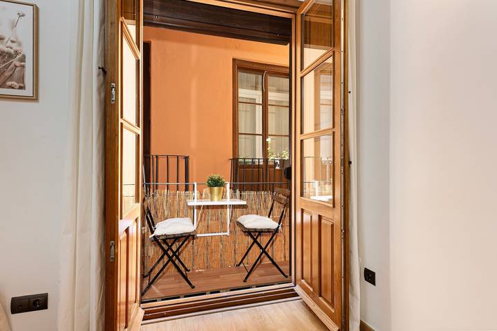 Apartamento entero, Apartamento 'Pérez' con balcón, Wi-Fi y aire acondicionado in Malaga Centro Historico, Málaga