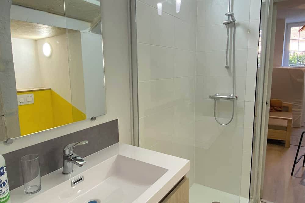 Entire apartment, Cosy studio with private garden - Close to everything! in Montbard, Montbard region