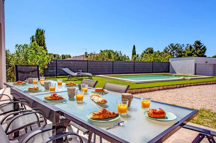 Location de vacances pour 8 personnes, avec jardin, adapté aux familles à Tourbes - 3