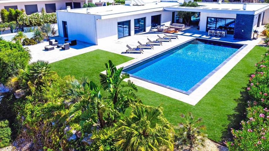 Villa para 8 pessoas, com terraço e piscina e ainda jardim em Moncarapacho
