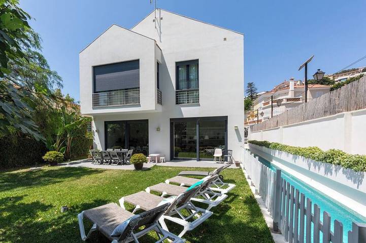 Villa for 8 people, with Garden in Málaga (Este)