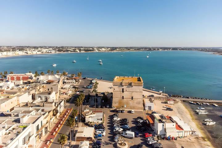 Ferienhaus 'Via Giuseppe Di Vittorio' mit Klimaanlage im Herzen von Porto Cesareo in Porto Cesareo, Golf von Tarent