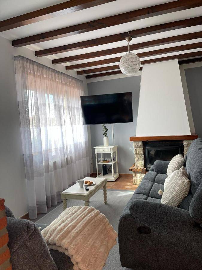 Casa rural para 8 personas, con Jacuzzi y Terraza además de Jardín y Sauna en Miengo