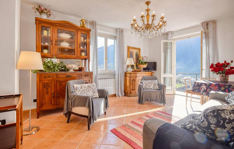 Accogliente appartamento con terrazza, parcheggio e campo da bocce - vicino alla Bella Napoli e al centro città in Pianezza (Cicagna), Cicagna