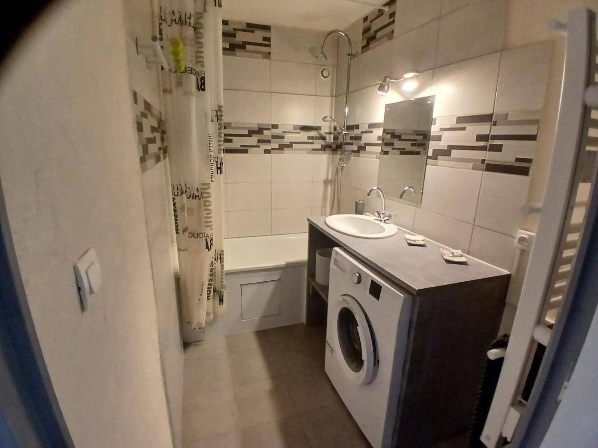 Appartement entier, Appartement cosy au cœur des Pyrénées - 6 voyageurs - Proche La Mongie & Pic du Midi in Sainte Marie de Campan, Campan
