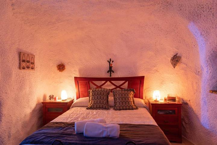 Gîte pour 6 personnes, avec balcon ainsi que piscine et vue à Terque