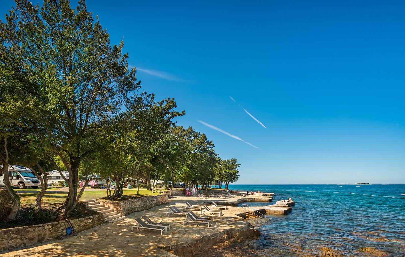 Reizendes Mobilheim mit Meerblick, Pool und WLAN – 2 km vom Strand entfernt in Sveta Marina, Ostküste Istrien
