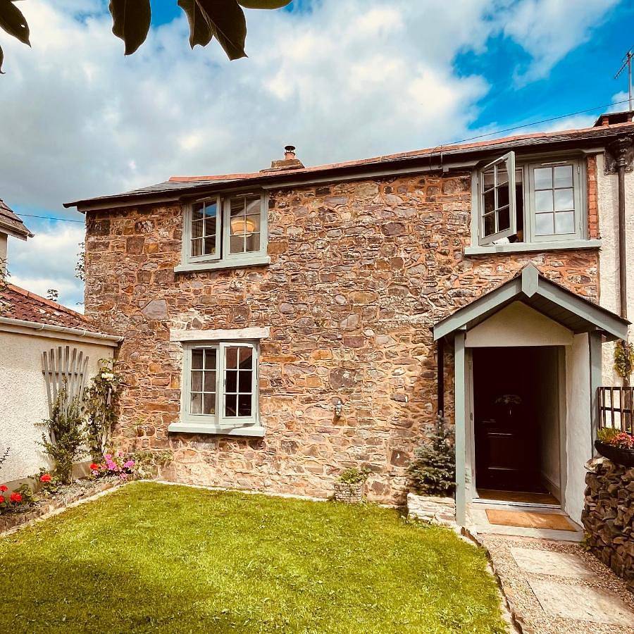 Four-Bedroom House in Tiverton, Devon