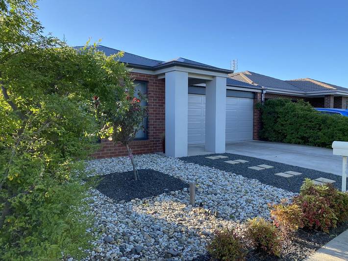 Maison moderne de 4 chambres, près de l'aire de jeux, du lac et des sentiers naturels, à quelques minutes de Bendigo in City of Greater Bendigo