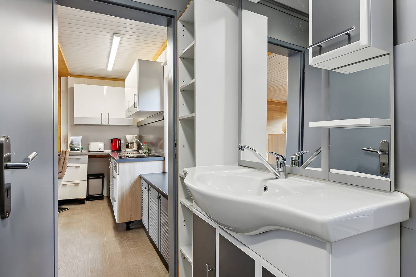 Ferienhaus 203 mit privater Terrasse, Garten und Wlan in Bungalowdorf Zadelsdorf, Zeulenroda-Triebes