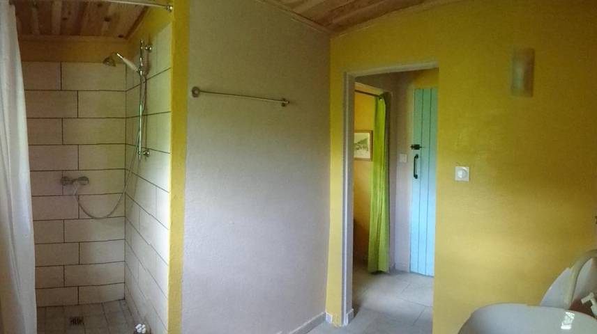 Location de vacances pour 2 personnes, avec terrasse ainsi que vue et jardin dans Palmiste Rouge - 4