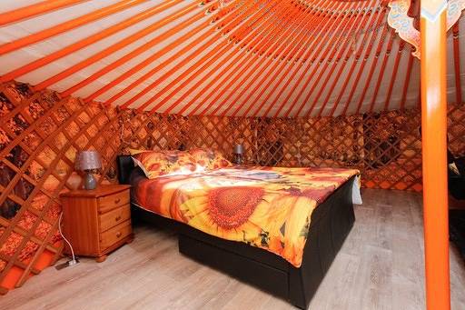 Tipi for 4 people, with Hot tub and Terrace as well as Garden in Scotland