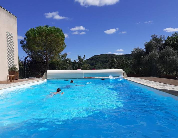 Gîte pour 3 personnes, avec piscine et bassin pour enfant ainsi que jardin et vue à Laurac