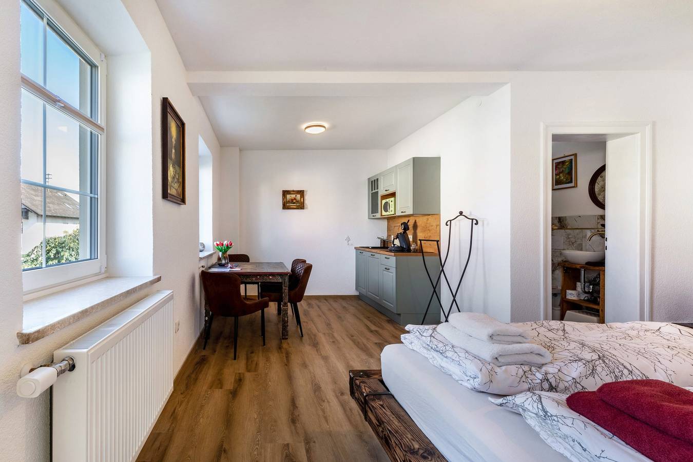 Ganze Wohnung, Ferienwohnung 'Romantika - Eg' mit Gemeinschaftsgarten und Wi-Fi in Ichenhausen, Bayerisch Schwaben