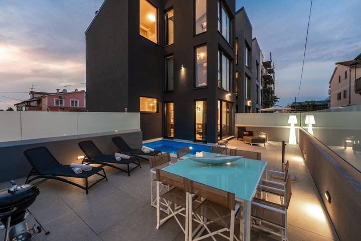 Villa pour 8 personnes, avec terrasse et piscine à Funtana - 2