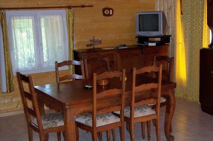 Gîte pour 6 personnes, avec terrasse à Saint-Privat-du-Dragon