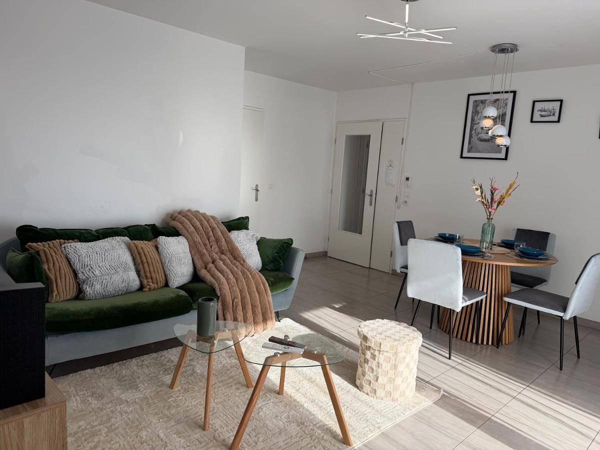 Appartement entier, Two-Bedroom Apartment in La Rochette (Seine-et-Marne), Seine-et-Marne